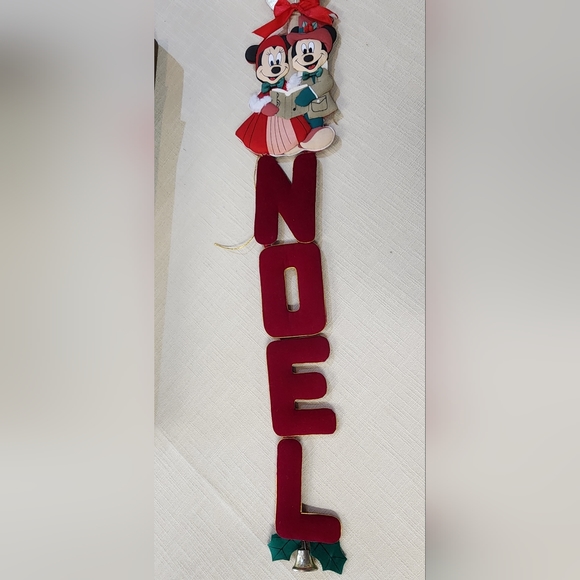 Disney Vintage Mickey & Minnie Christmas Wall Decor - Picture 2 of 8